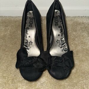 WOMENS BRASH SIZE 6 BLACK WEDGES WITH BOWS ON TOP SUEDE​​​​​​
